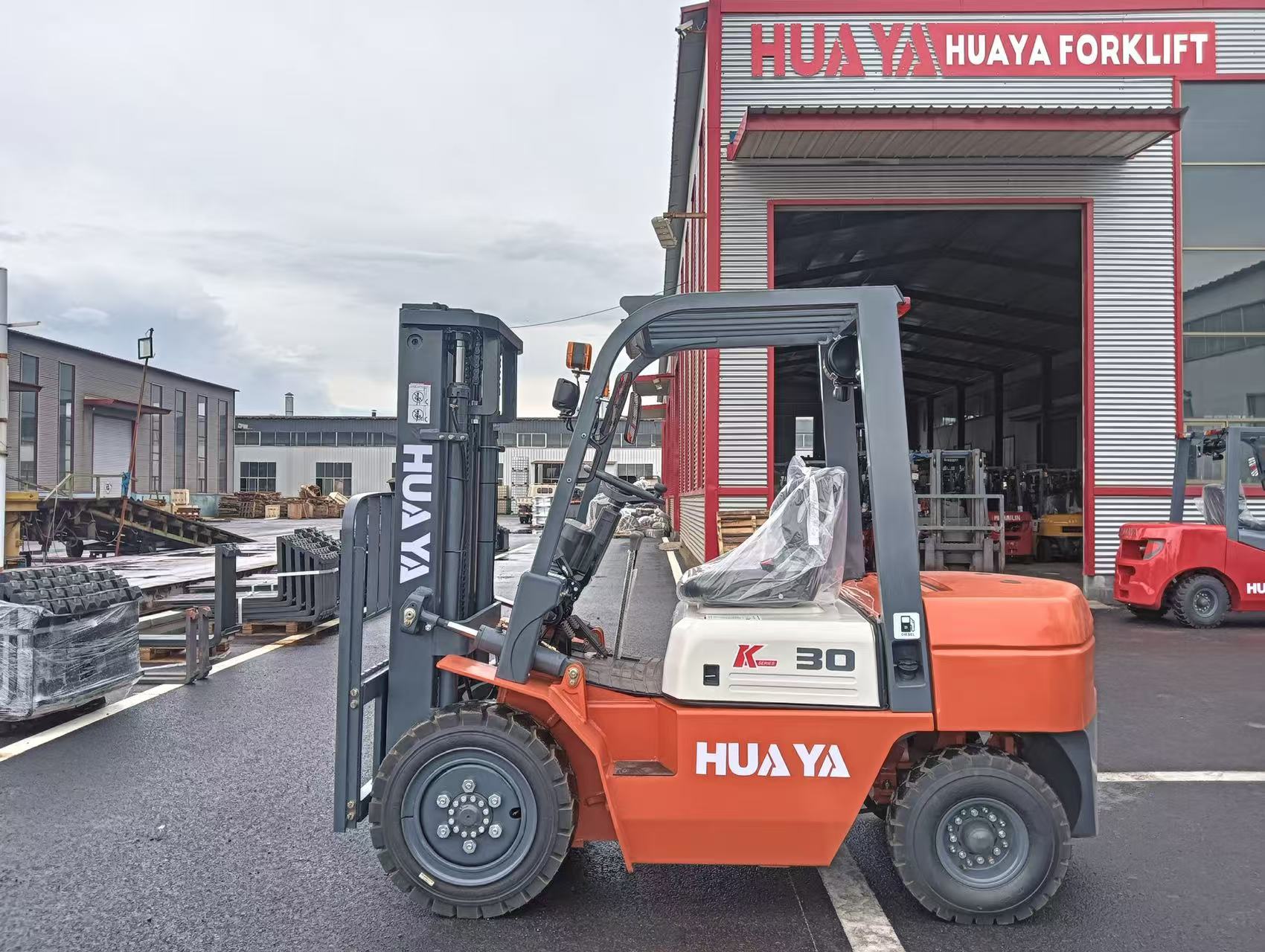 Orange 3 ton internal combustion forklift
